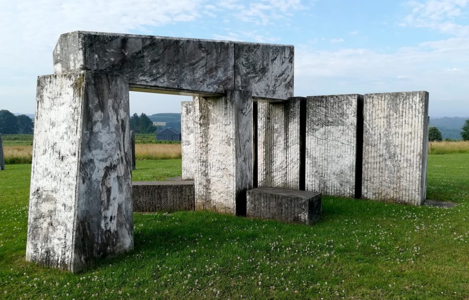 Monument Europalia Portugal - Endroit insolite à Nadrin, en Belgique