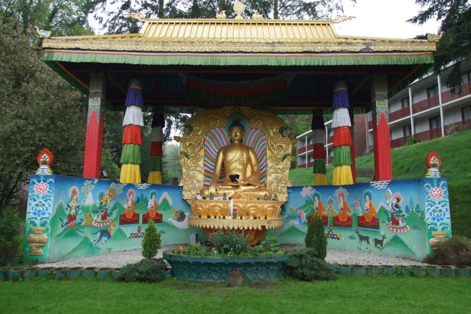 Institut tibétain Yeunten Ling - Endroit insolite à Huy, en Belgique