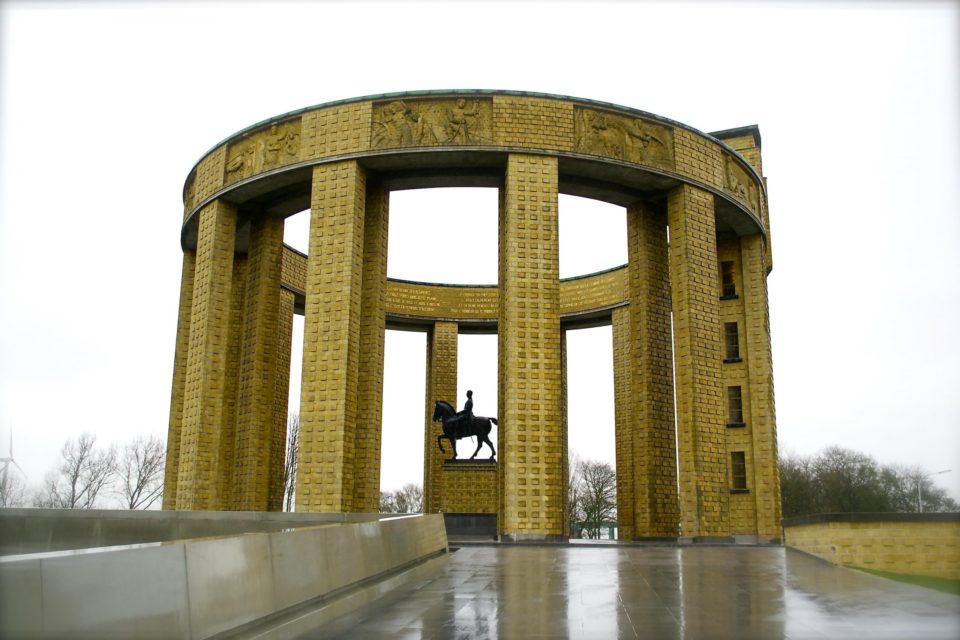 Monument au Roi Albert Ier - Endroit insolite à Nieuport, en Belgique