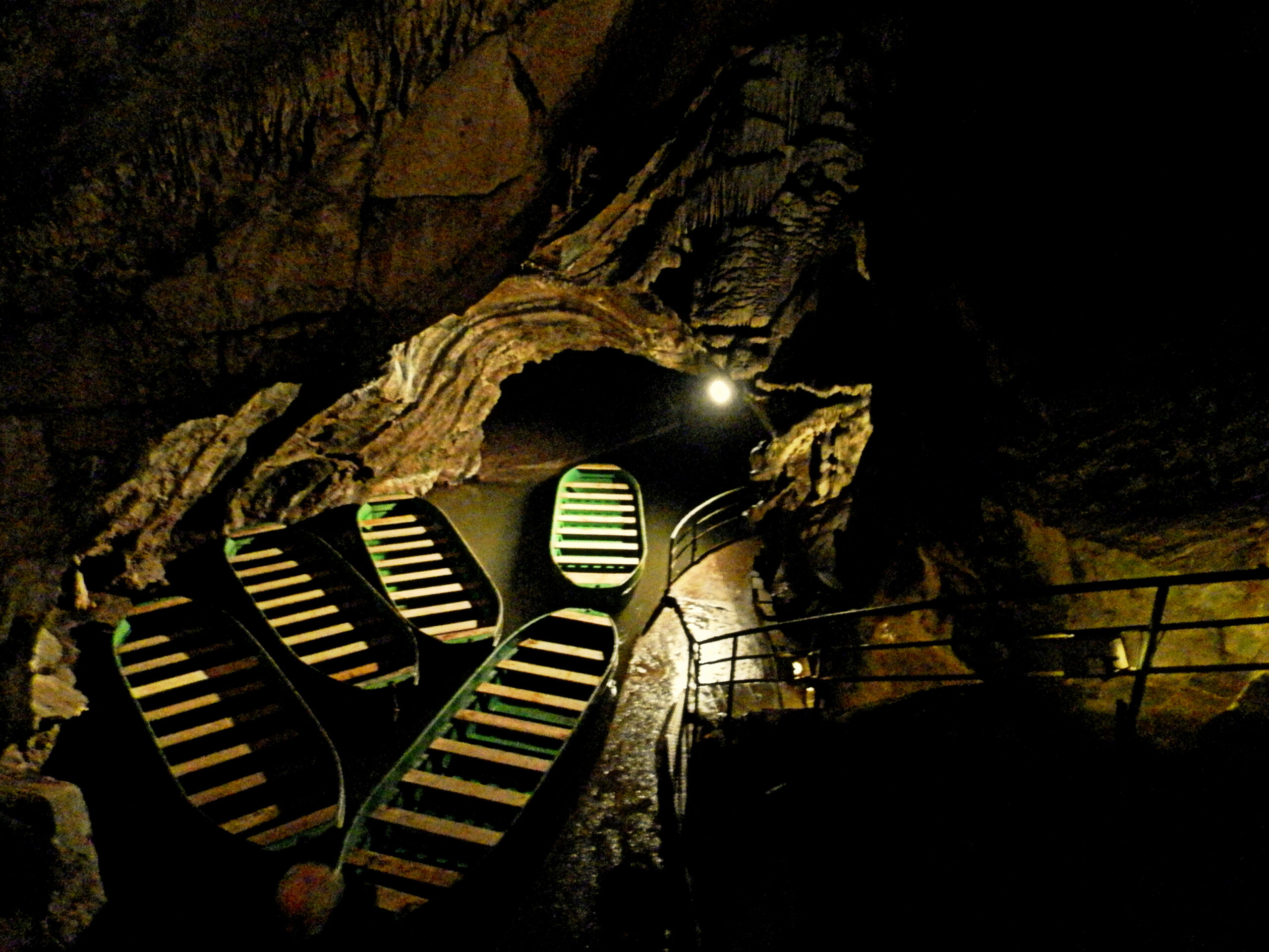 Grottes de Remouchamps - Endroit insolite à Remouchamps, en Belgique