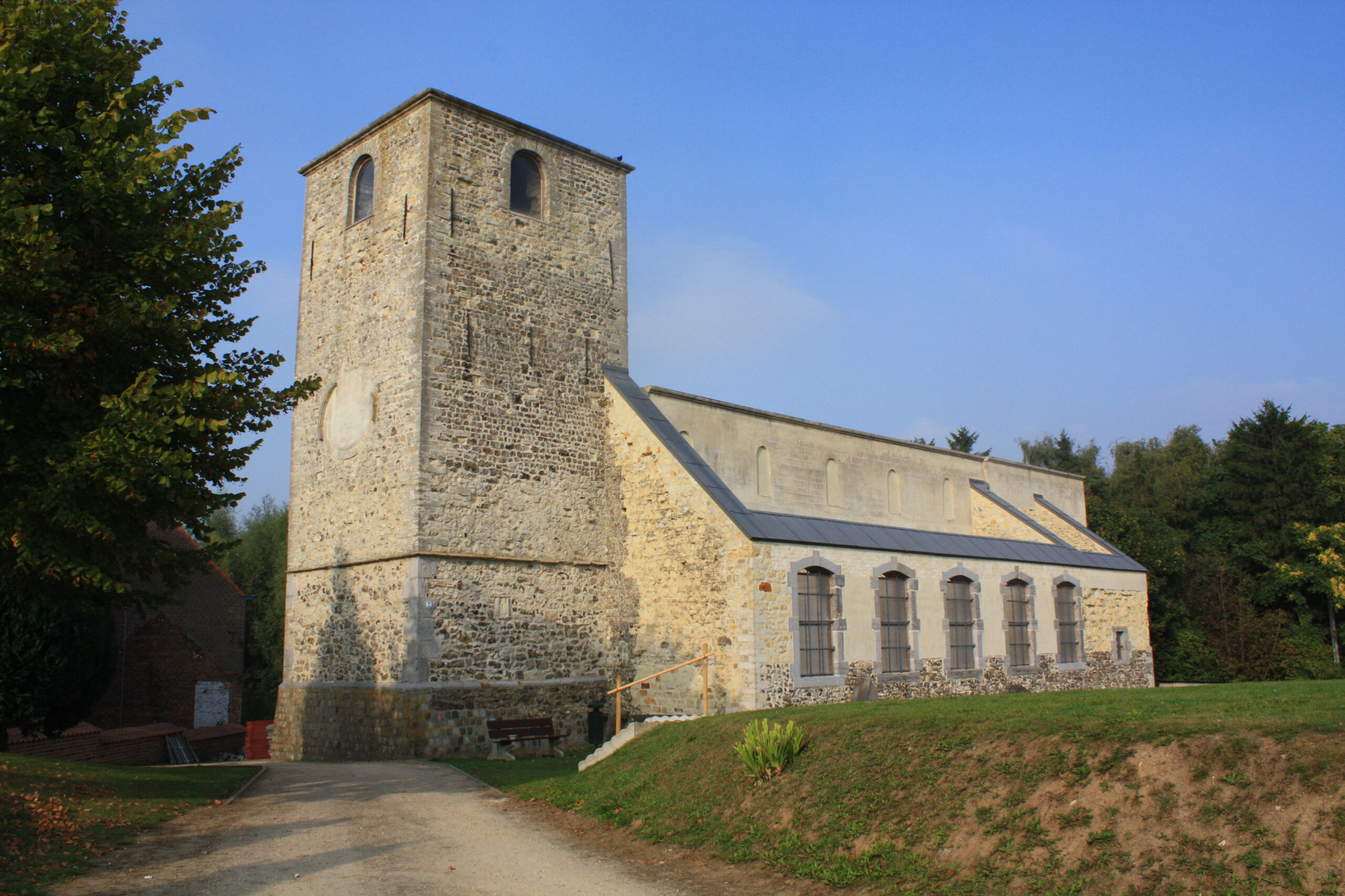 Ruines de l’Ancienne Eglise Saint-Pierre - Endroit insolite à Lincent, en Belgique
