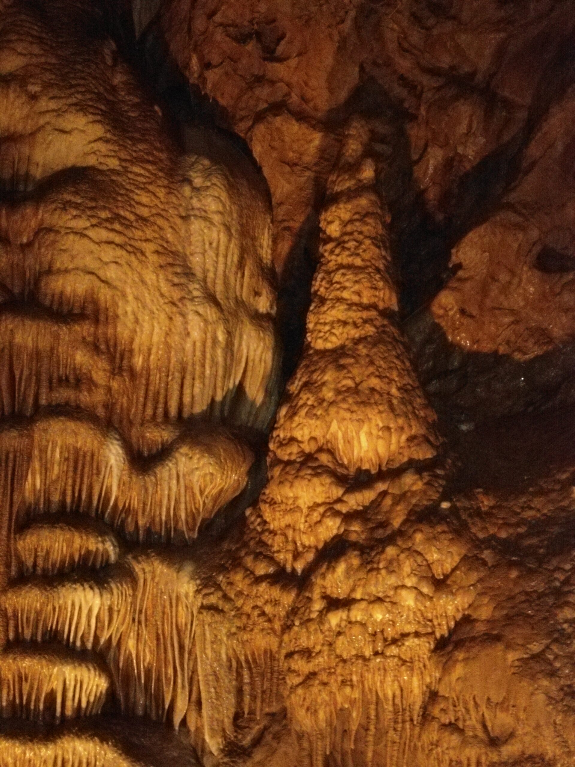 Grotte de Comblain - Endroit insolite à Comblain-au-Pont, en Belgique