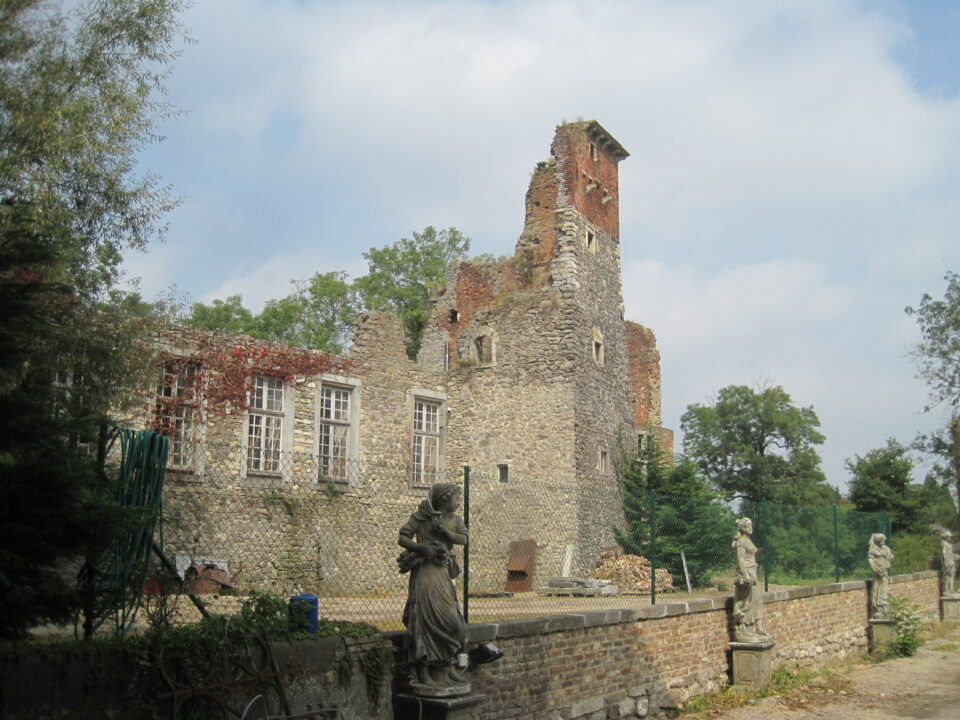 Ruines du Château d’Aische-en-Refail