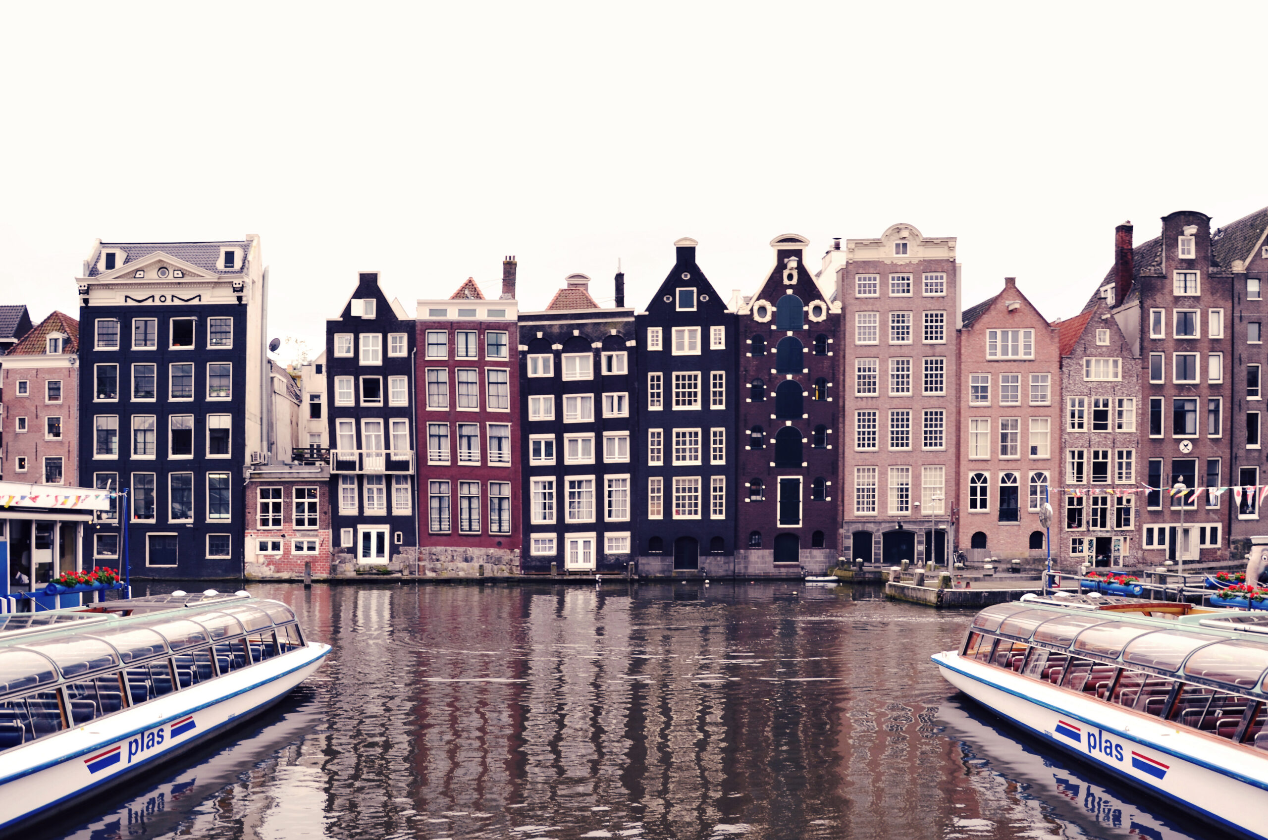 Discover Pays-Bas Insolite, the natural follow-up to Belgique Insolite