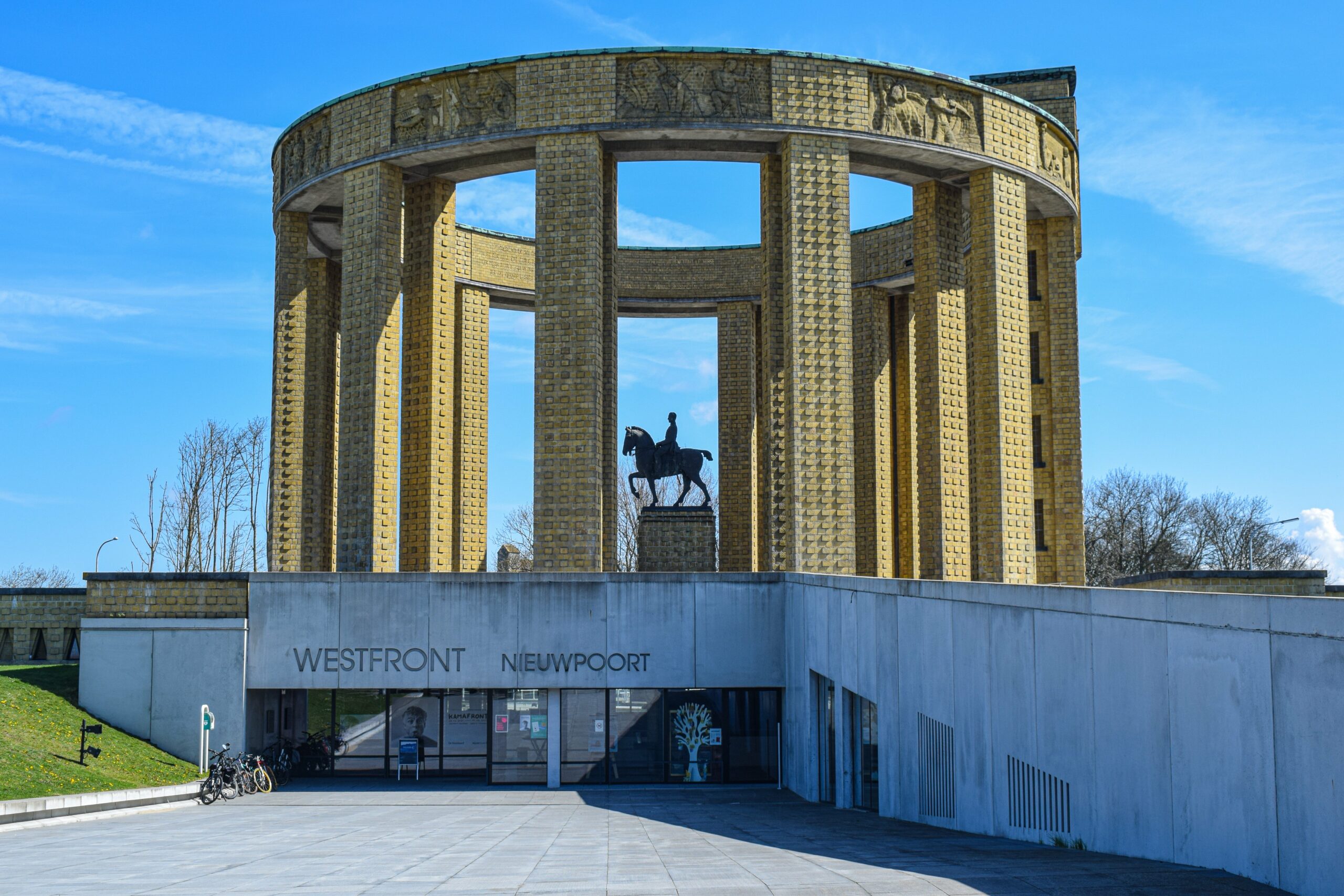 Monument au Roi Albert Ier à Nieuport