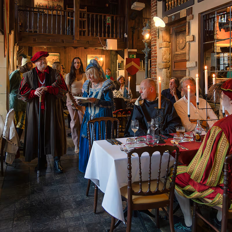 Dîner médiéval sur la Grand-Place de Bruxelles&nbsp;: le Roy d&rsquo;Espagne
