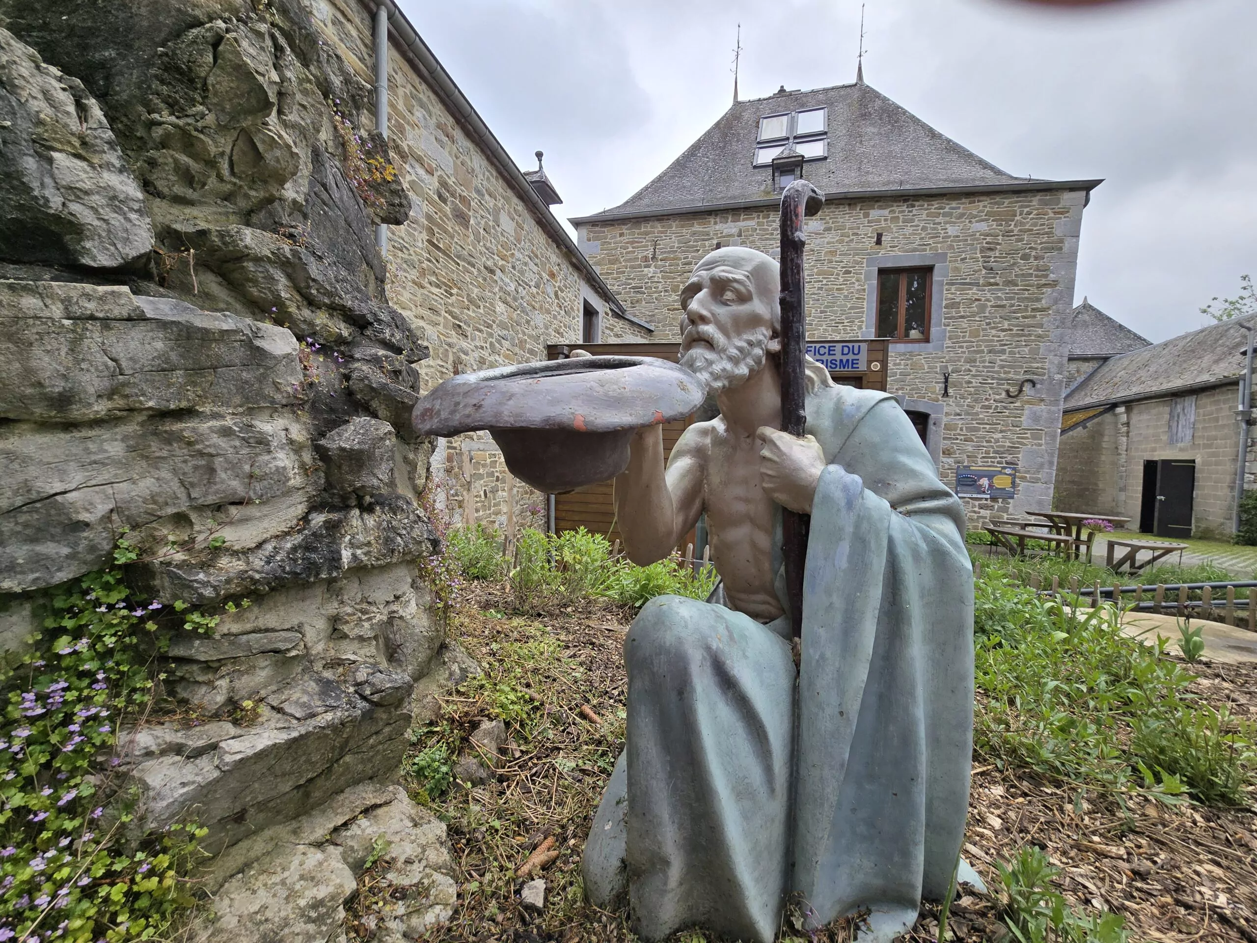 Grotte Saint-Antoine de Padoue - Endroit insolite à Crupet, en Belgique