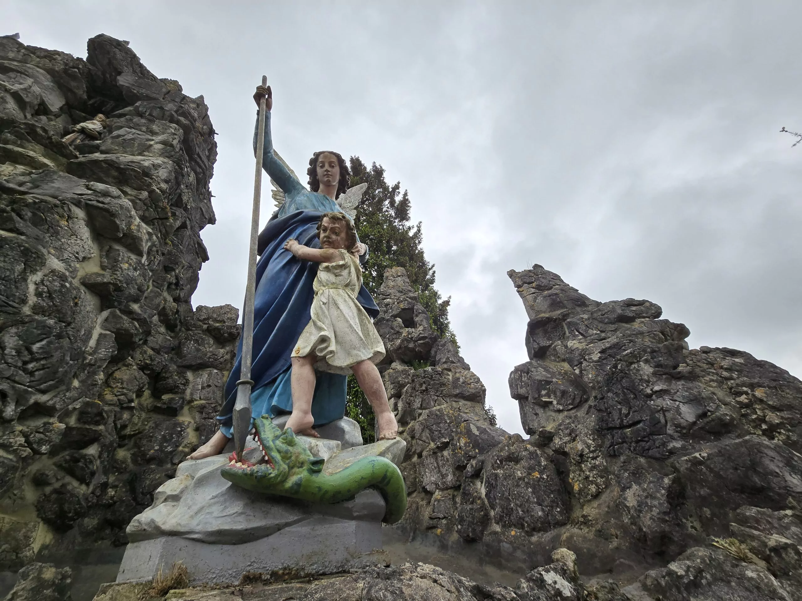 Grotte Saint-Antoine de Padoue - Endroit insolite à Crupet, en Belgique