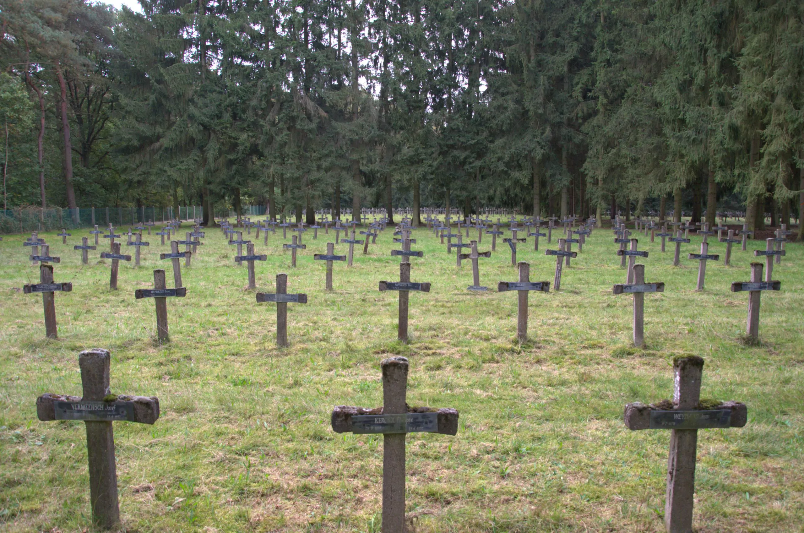 Cimetière de l’ancien hôpital psychiatrique - Endroit insolite à Rekem, en Belgique