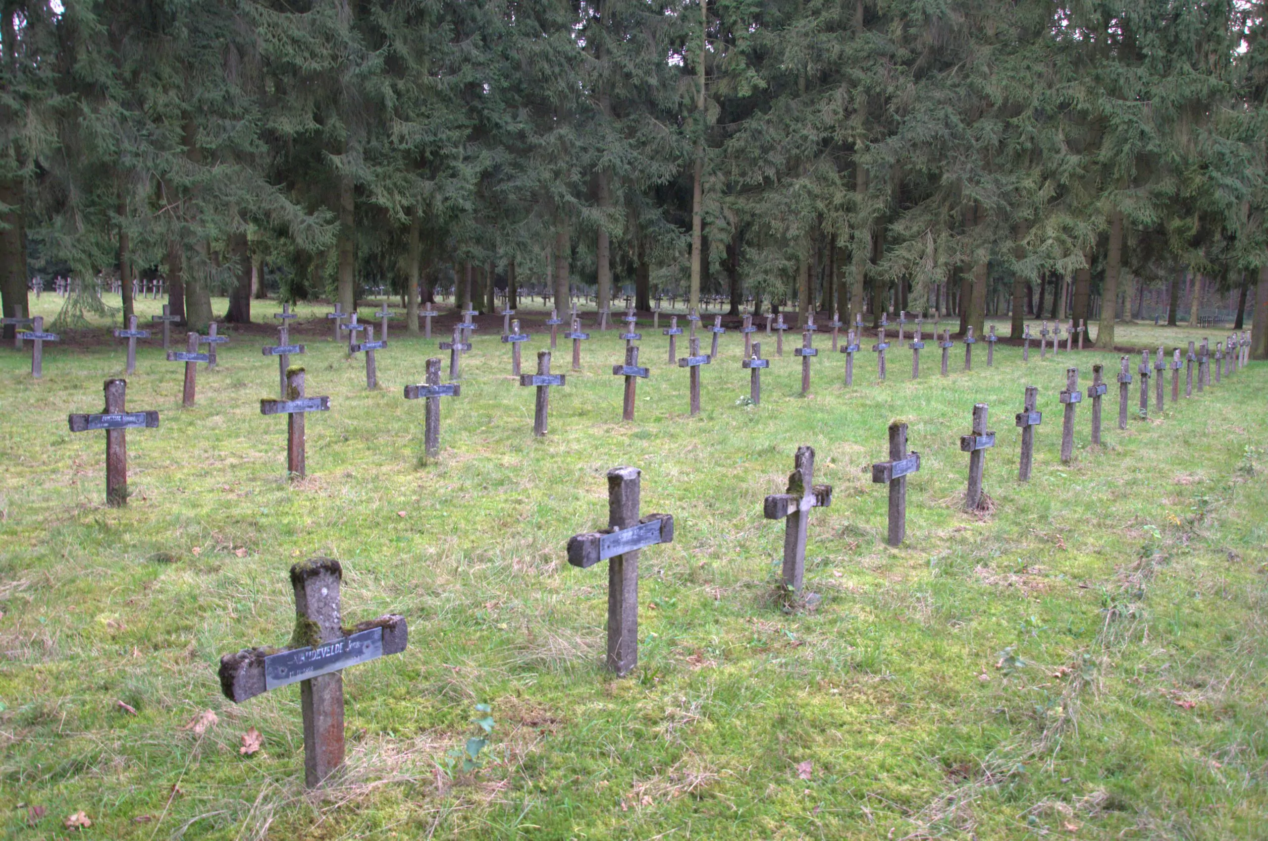 Cimetière de l’ancien hôpital psychiatrique - Endroit insolite à Rekem, en Belgique
