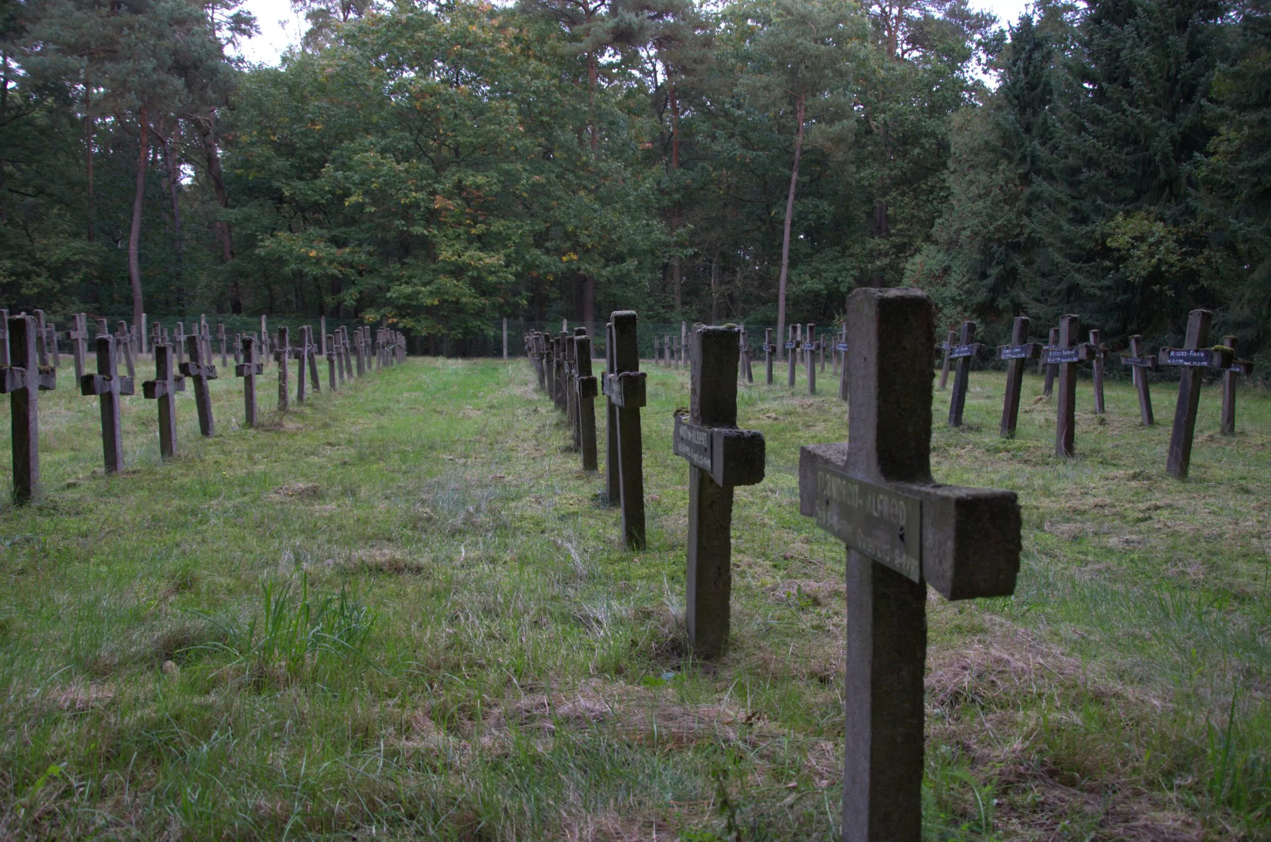 Cimetière de l’ancien hôpital psychiatrique - Endroit insolite à Rekem, en Belgique