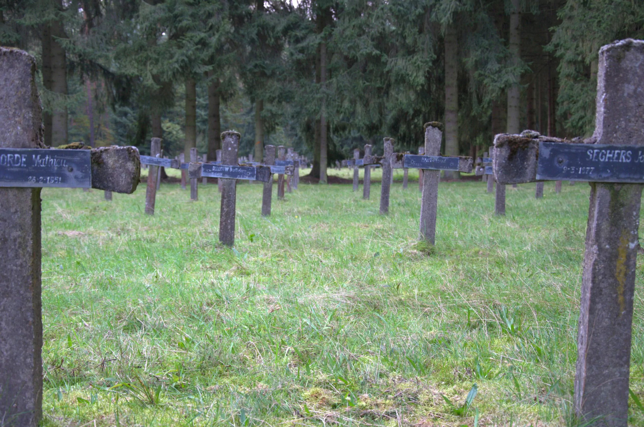 Cimetière de l’ancien hôpital psychiatrique - Endroit insolite à Rekem, en Belgique
