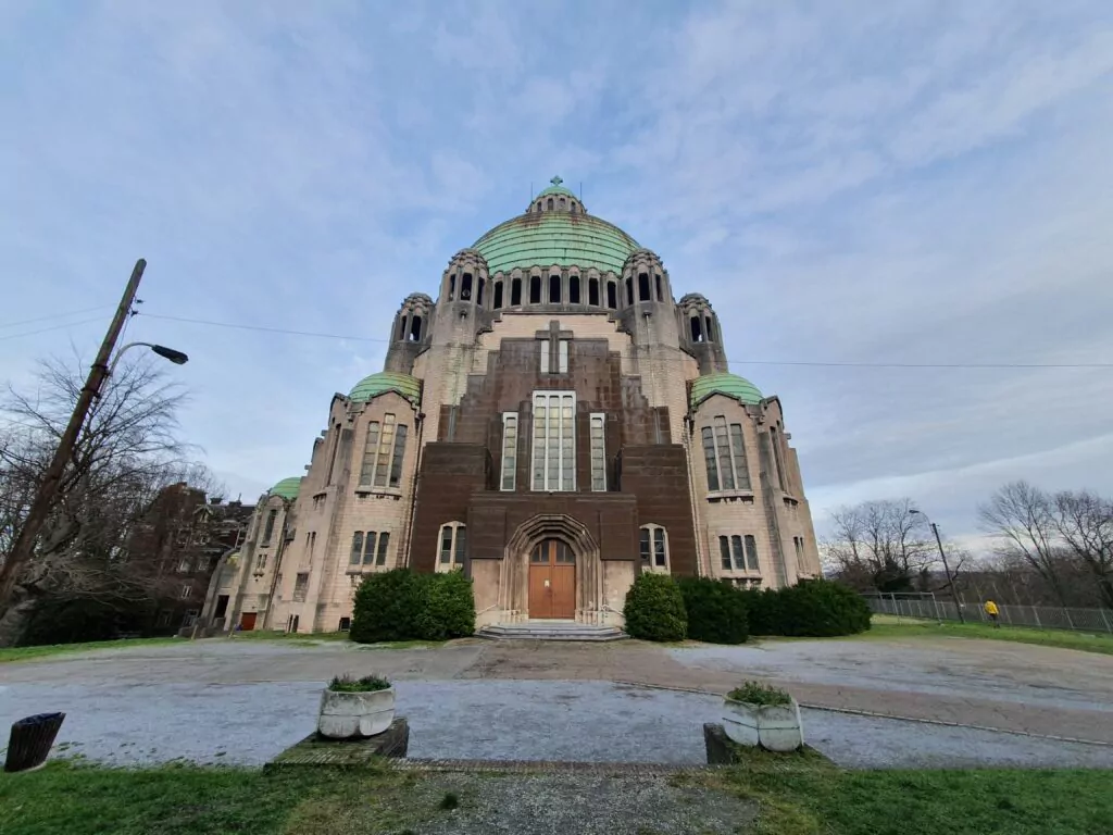 Du culte à l’escalade, la basilique de Cointe se réinvente avec un projet ambitieux