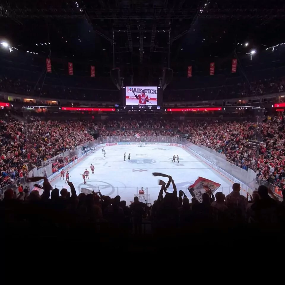 La plus grande salle de hockey sur glace d’Europe est à moins d’une heure de la frontière belge !