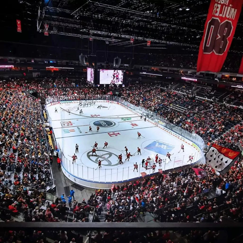 La plus grande salle de hockey sur glace d’Europe est à moins d’une heure de la frontière belge !