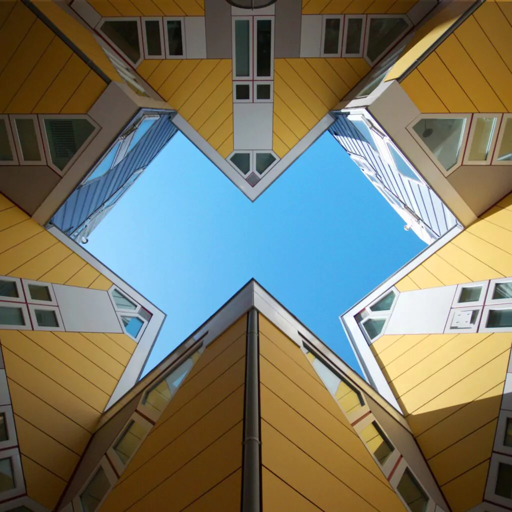 Découvrez Pays-Bas Insolite, la suite logique de Belgique Insolite