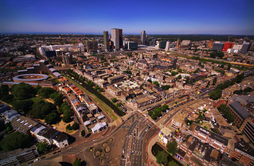 Découvrez Pays-Bas Insolite, la suite logique de Belgique Insolite